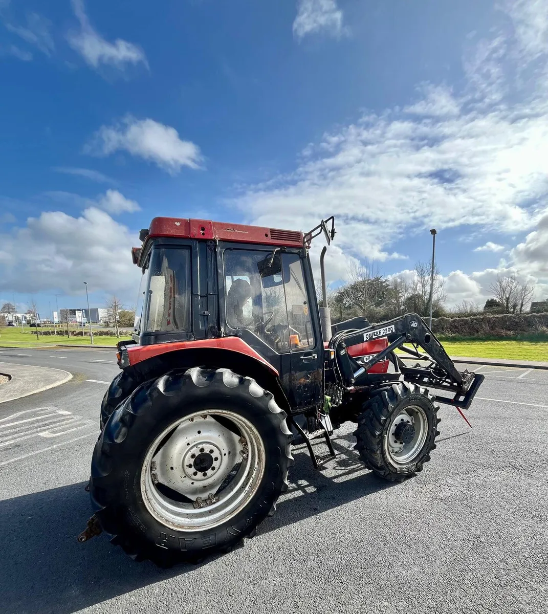 Case international 885XL 4WD - With Loader - Image 3