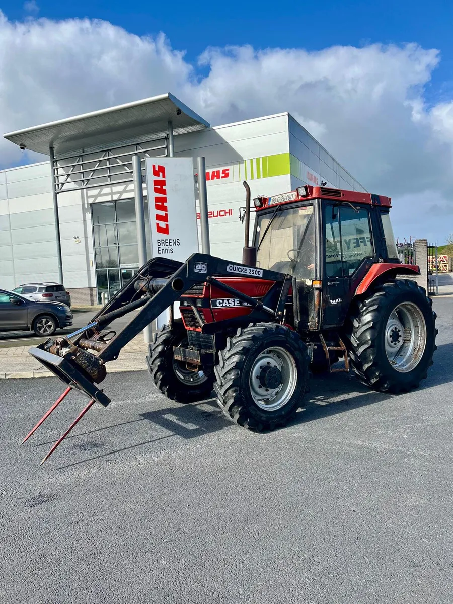 Case international 885XL 4WD - With Loader - Image 1