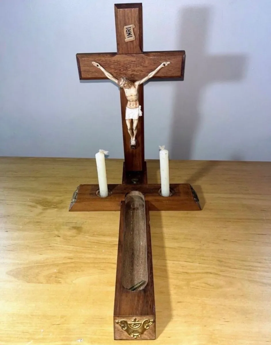 Vintage travel crucifix - Image 1