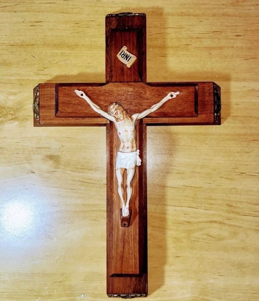 Vintage travel crucifix - Image 2