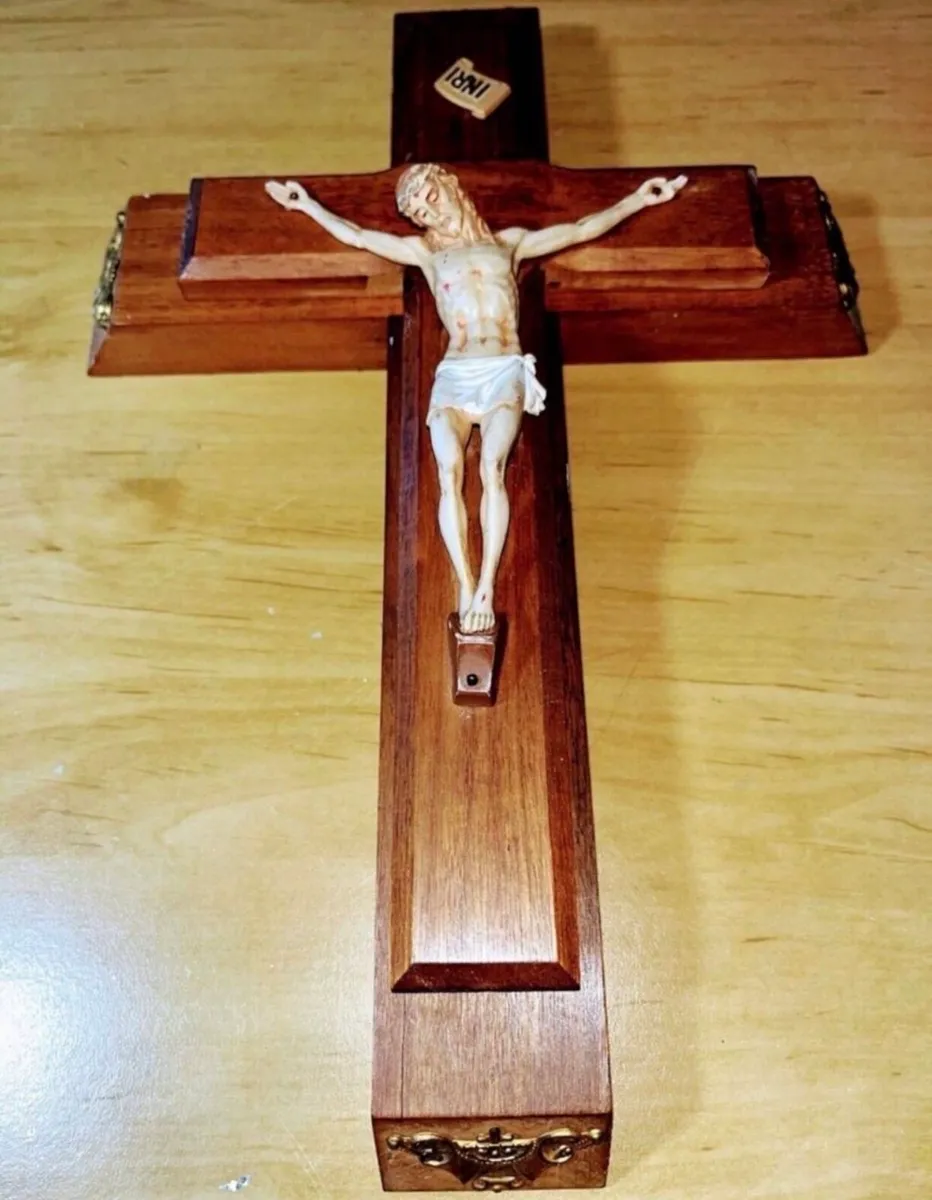 Vintage travel crucifix - Image 3