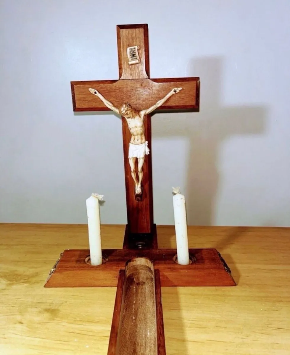 Vintage travel crucifix - Image 4