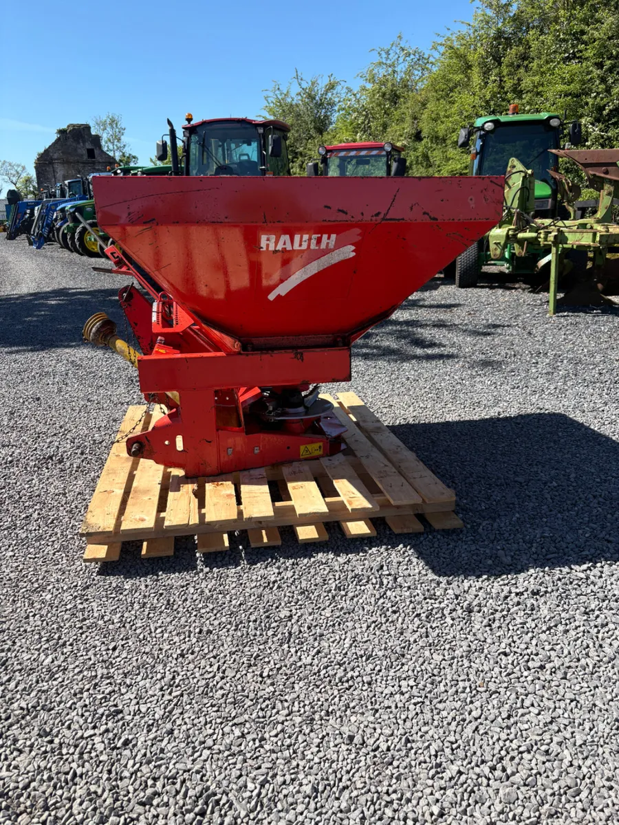 Kuhn Rauch Fertiliser Spreader - Image 3