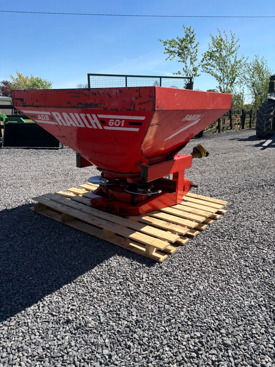 Kuhn Rauch Fertiliser Spreader - Image 4