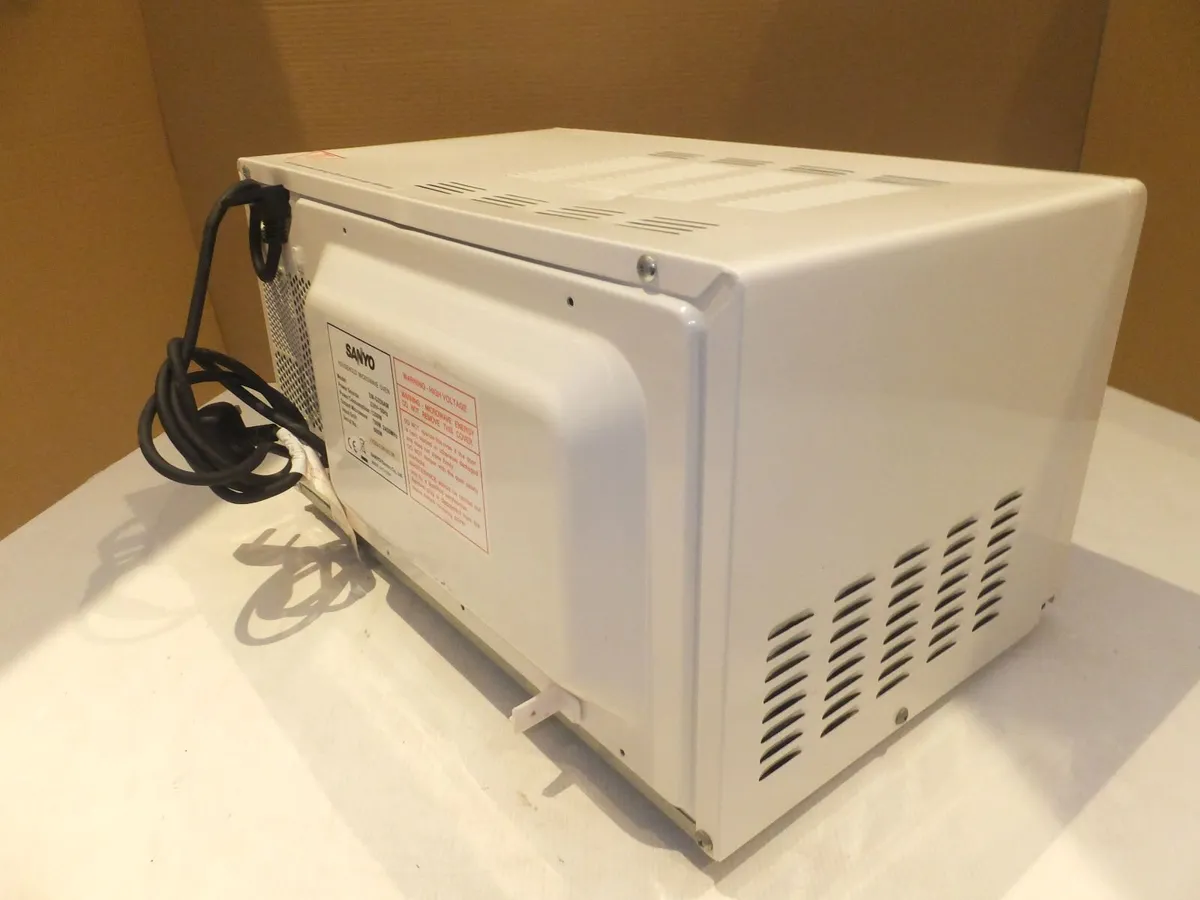 Sanyo Microwave. - Image 4