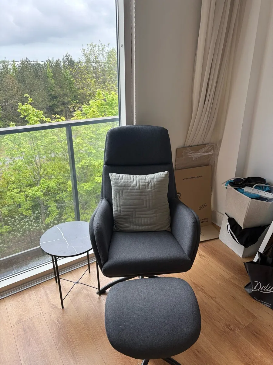 Chair, foot rest and side table - Image 1