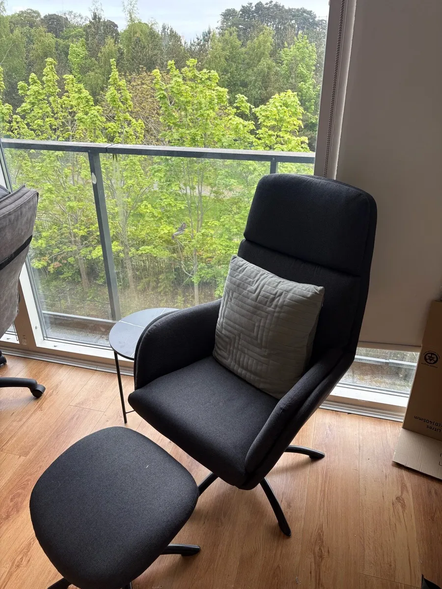 Chair, foot rest and side table - Image 2