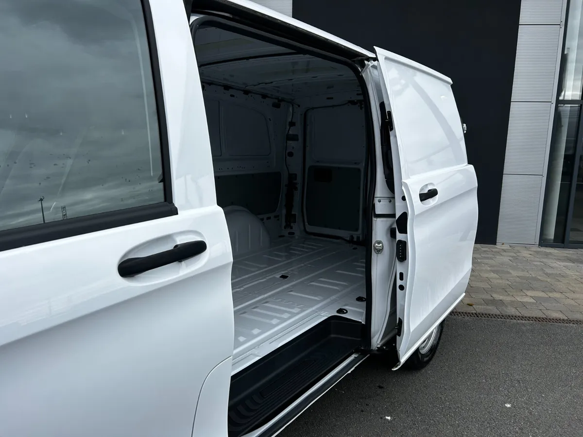 Mercedes-Benz Vito 114 CDI Panel Van L3 - Image 3