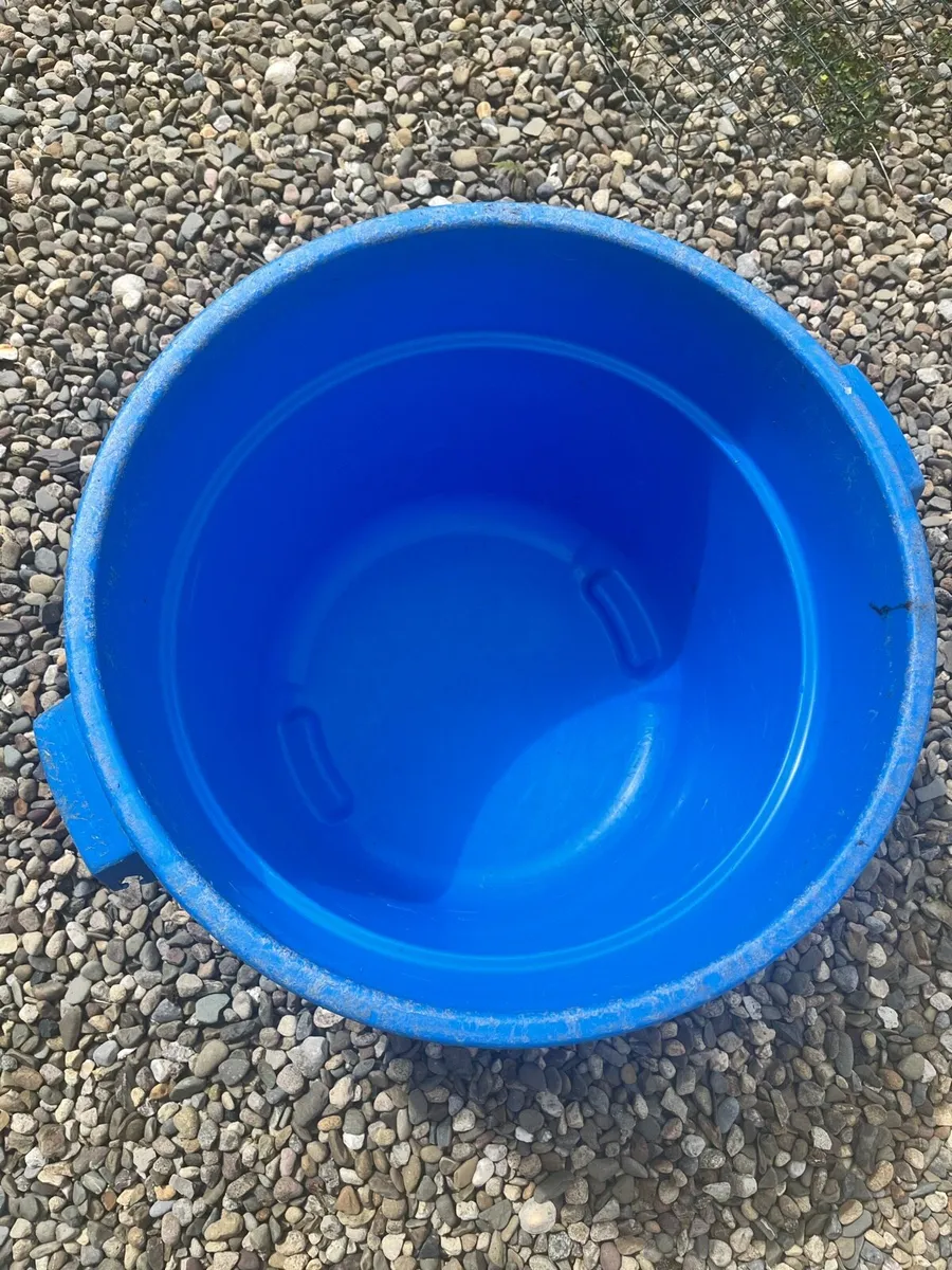 Big hard plastic container - Image 3