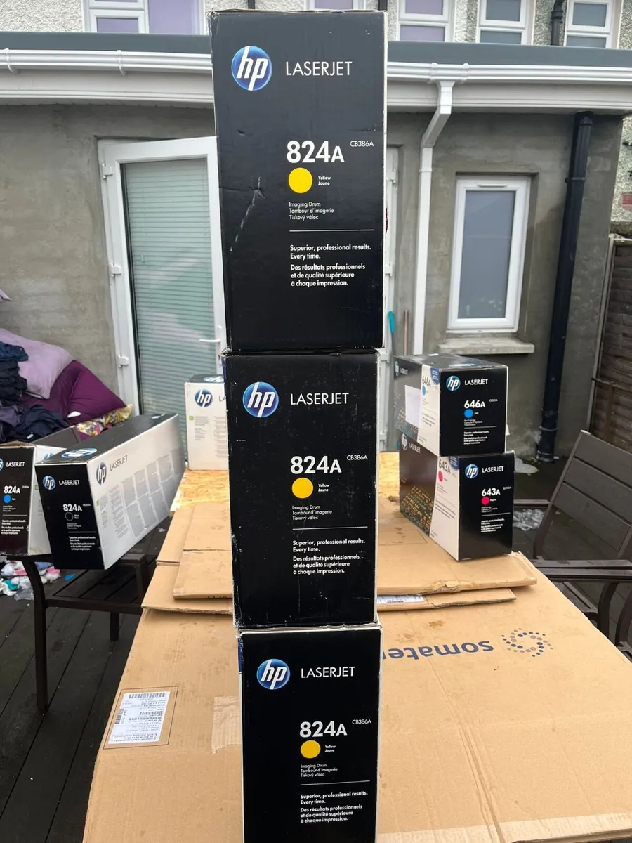 HP  824A Yellow Ink Toner - Image 1
