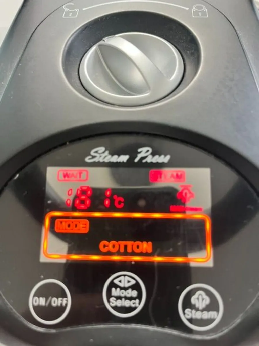 Steam iron - Image 3
