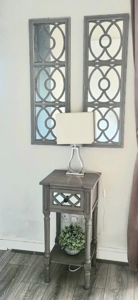Hall Lamp table and matching mirrors - Image 1