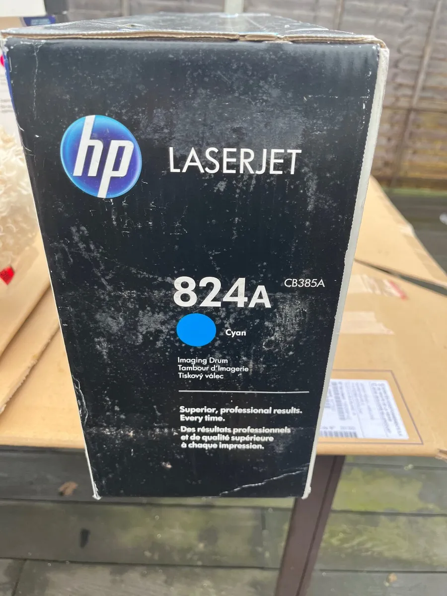 HP  824A Cyan ink toner - Image 1