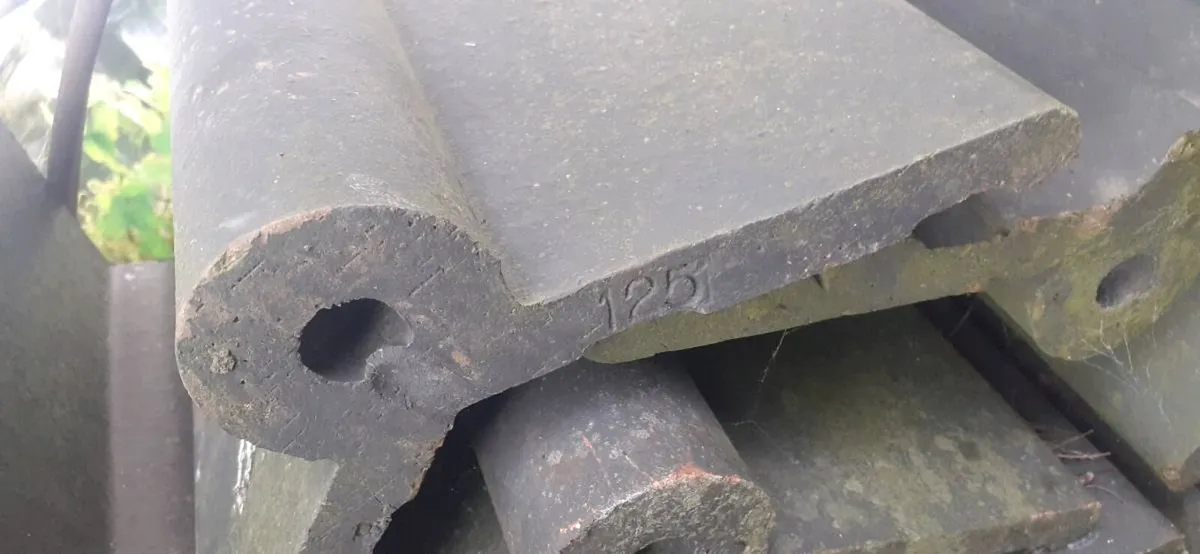Bangor blue slate chimney pot floorridge roof tile - Image 2