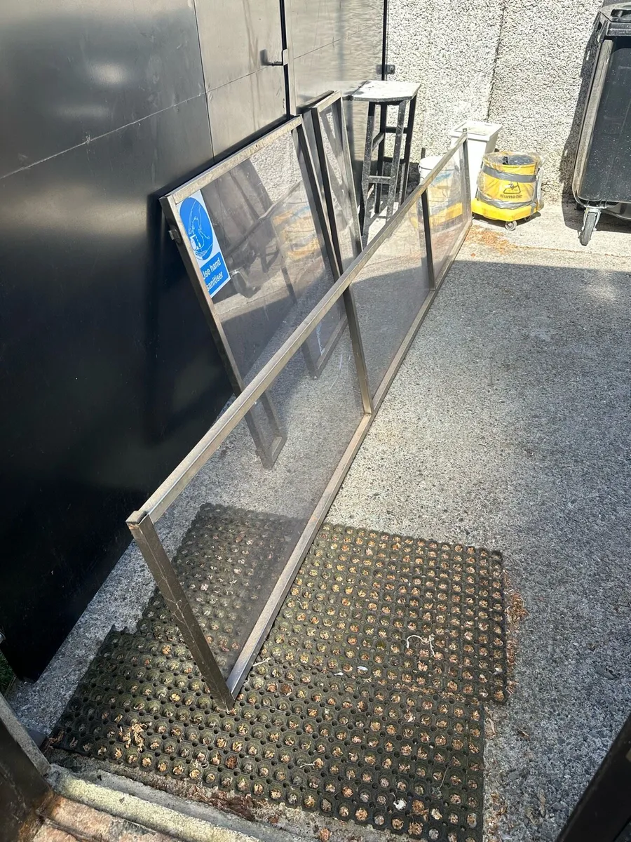 Aluminium Perspex screen - Image 3