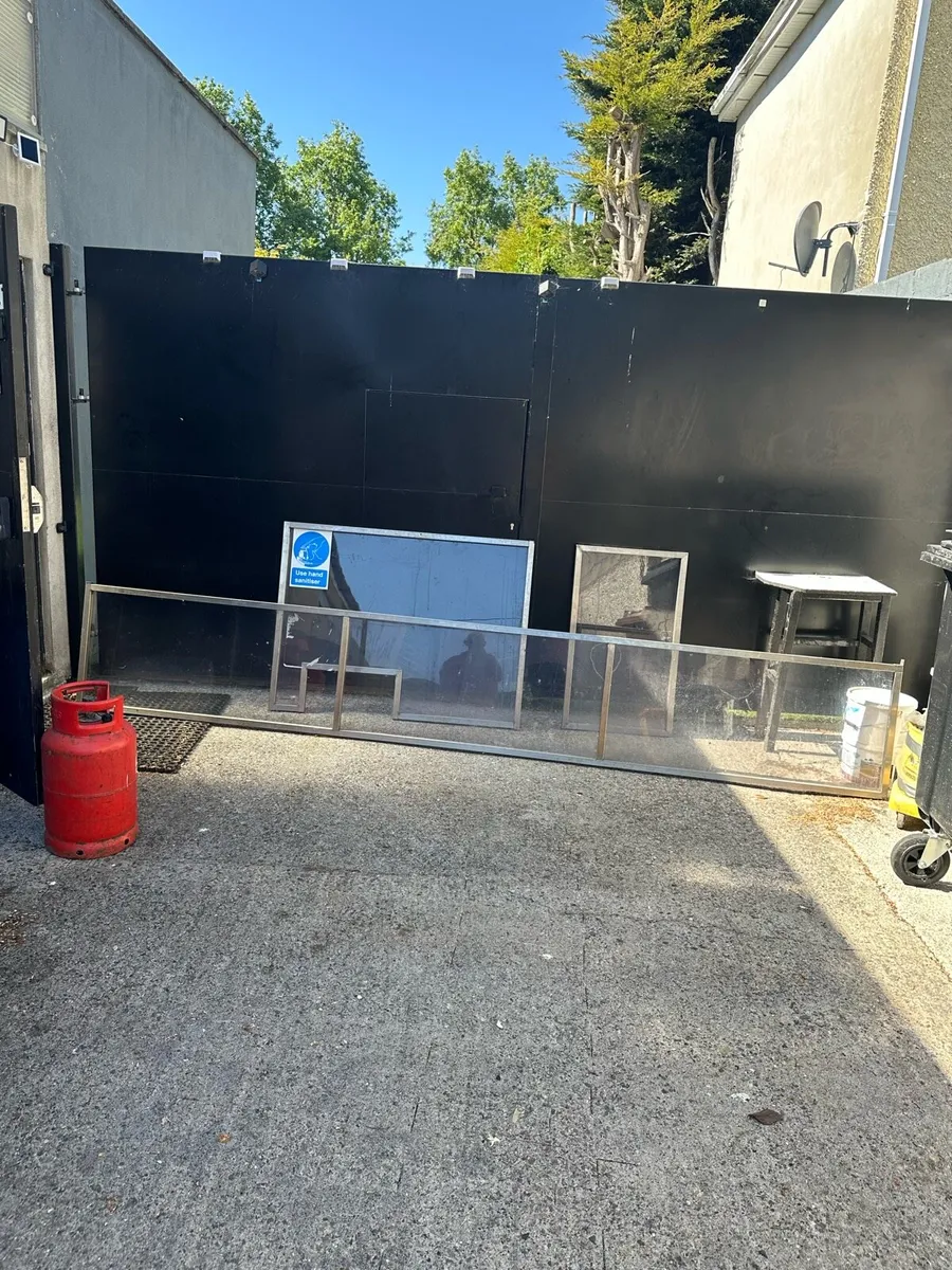 Aluminium Perspex screen - Image 4