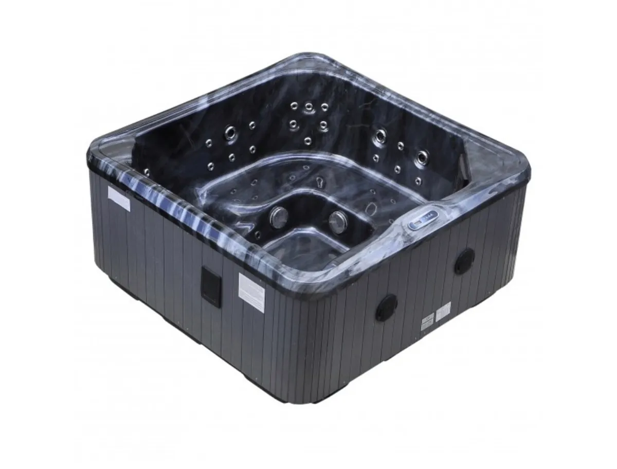 Free Delivery - New 7 Person Hot Tubs - Image 1