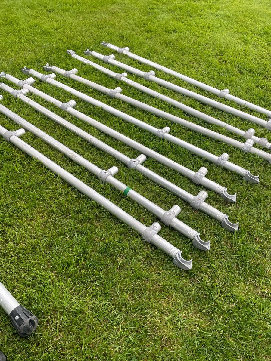 Aluminum scaffolding pieces - Image 1