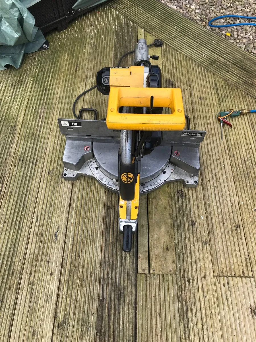 DeWalt  Double Bevel MiterSaw - Image 3