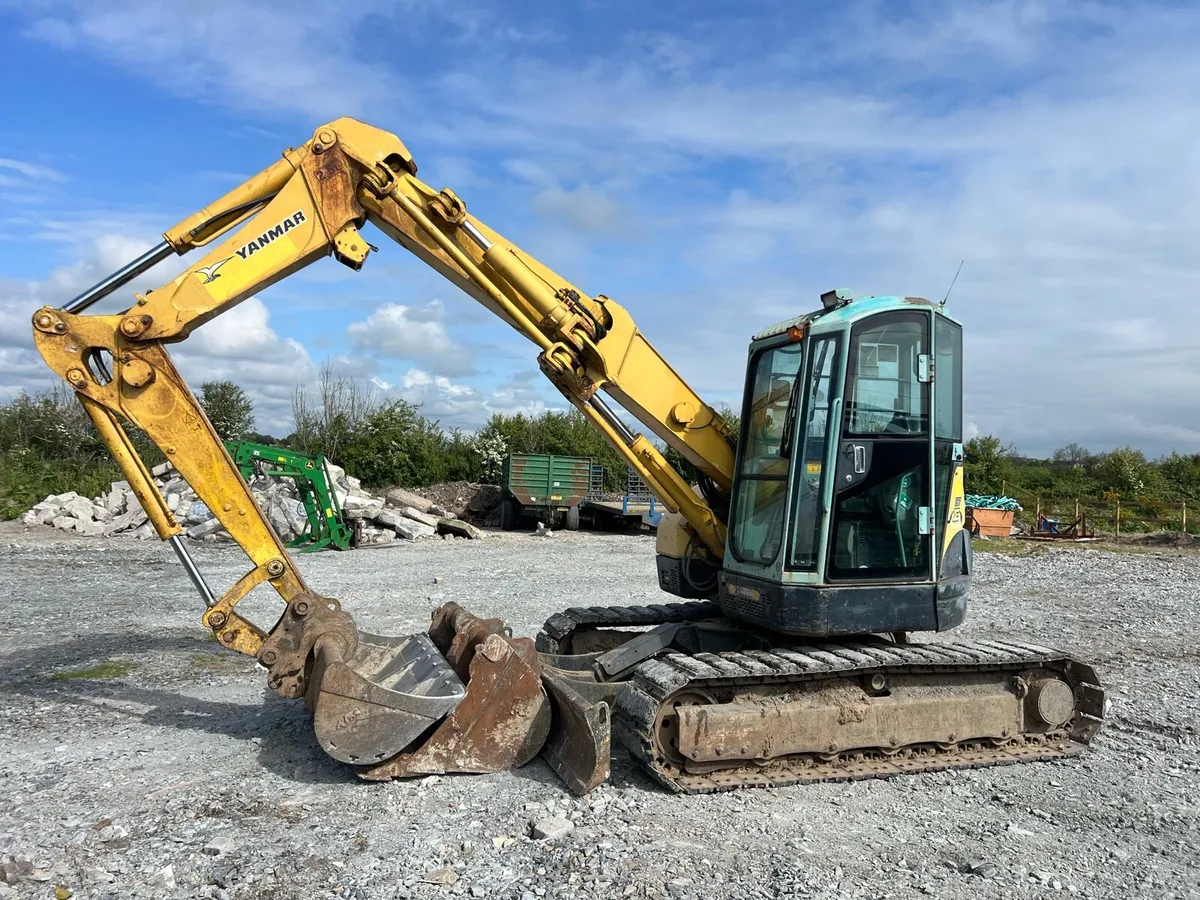 8 tonne digger - Image 1