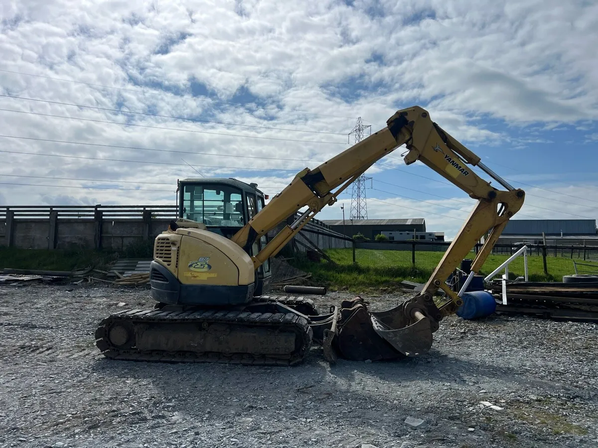 8 tonne digger - Image 2