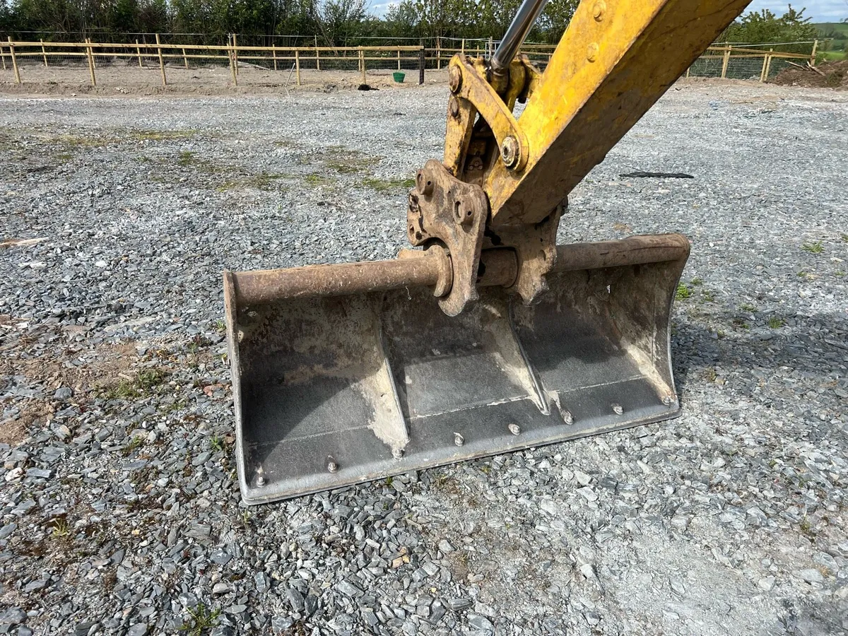 8 tonne digger - Image 4