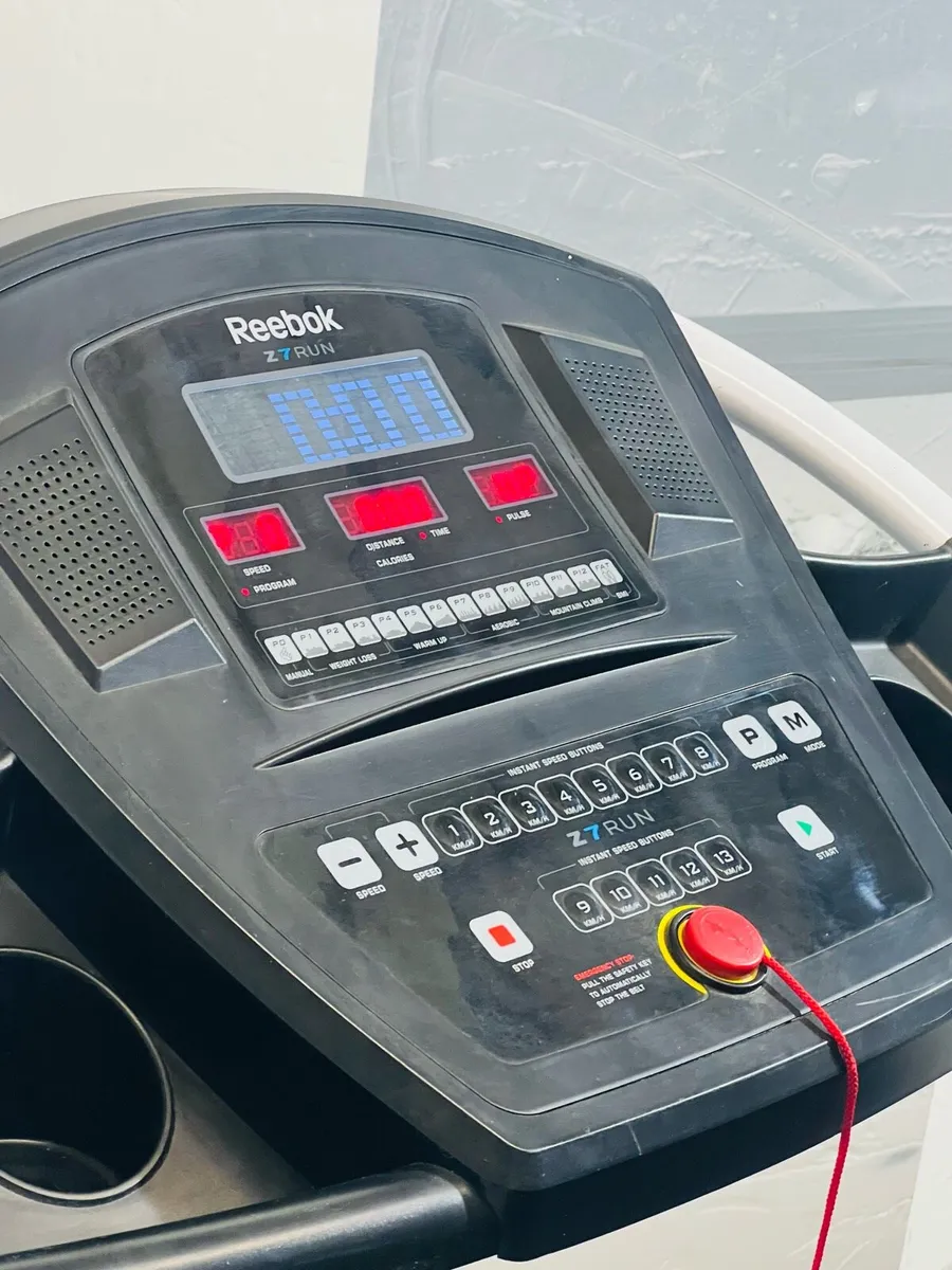 Reebok Z7 Folding Treadmill - Image 4