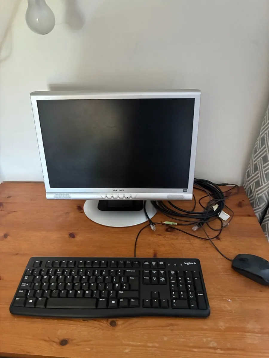 computor monitor and accessories - Image 1