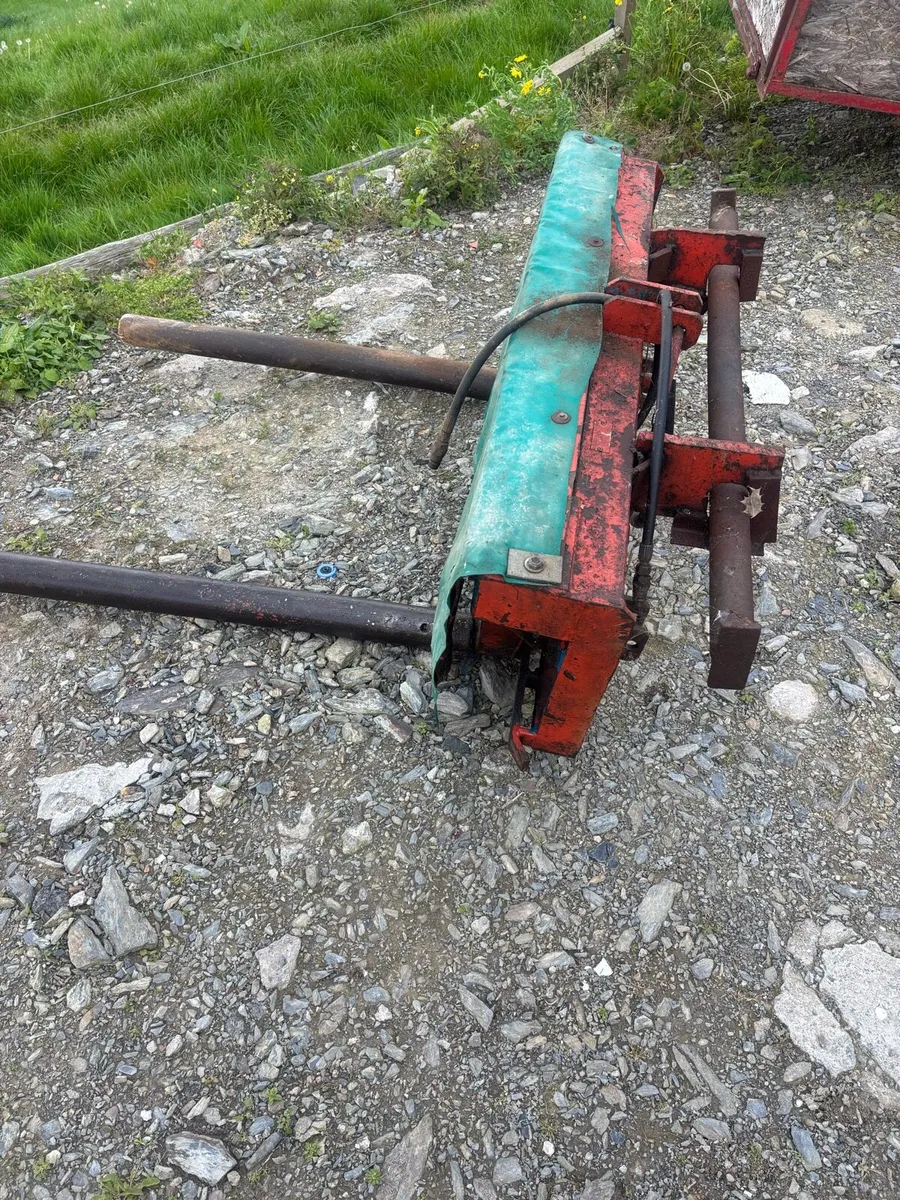 Bale handler - Image 1