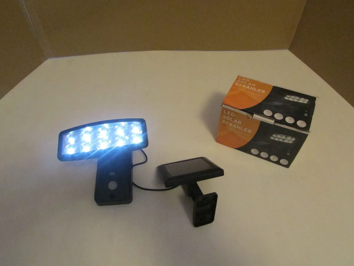 Led Solar Floodlight with Motion Sensor - Image 1