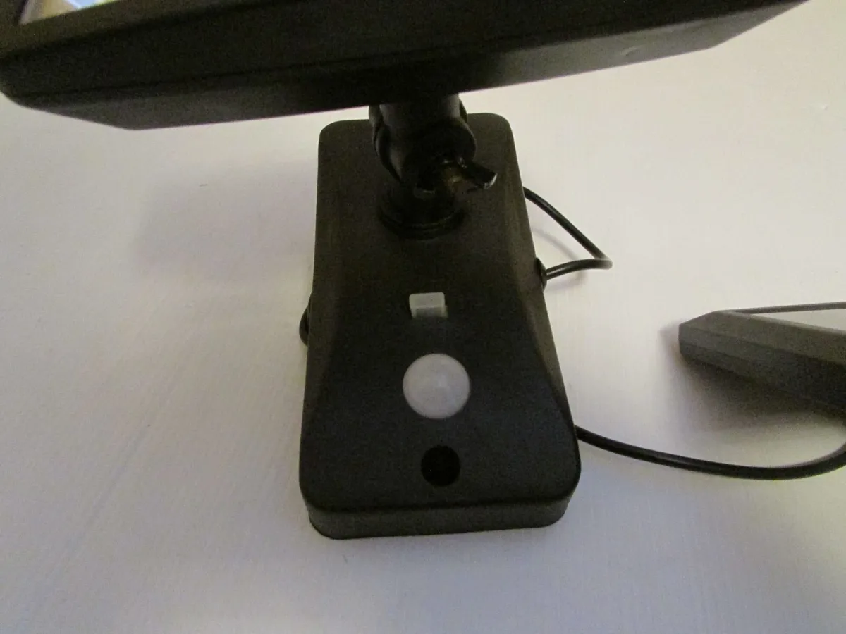 Led Solar Floodlight with Motion Sensor - Image 3