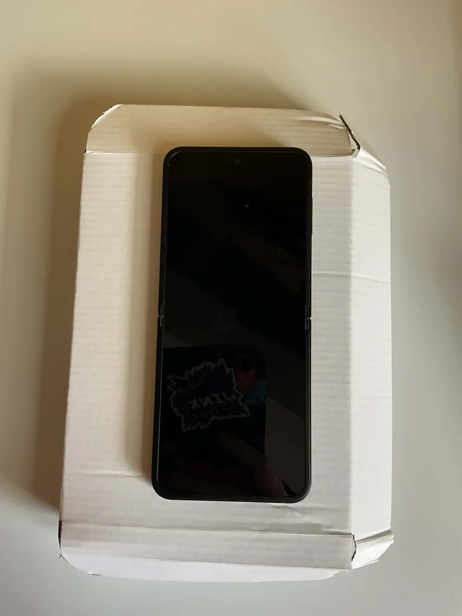 Samsung z Flip ze 7 - Image 1
