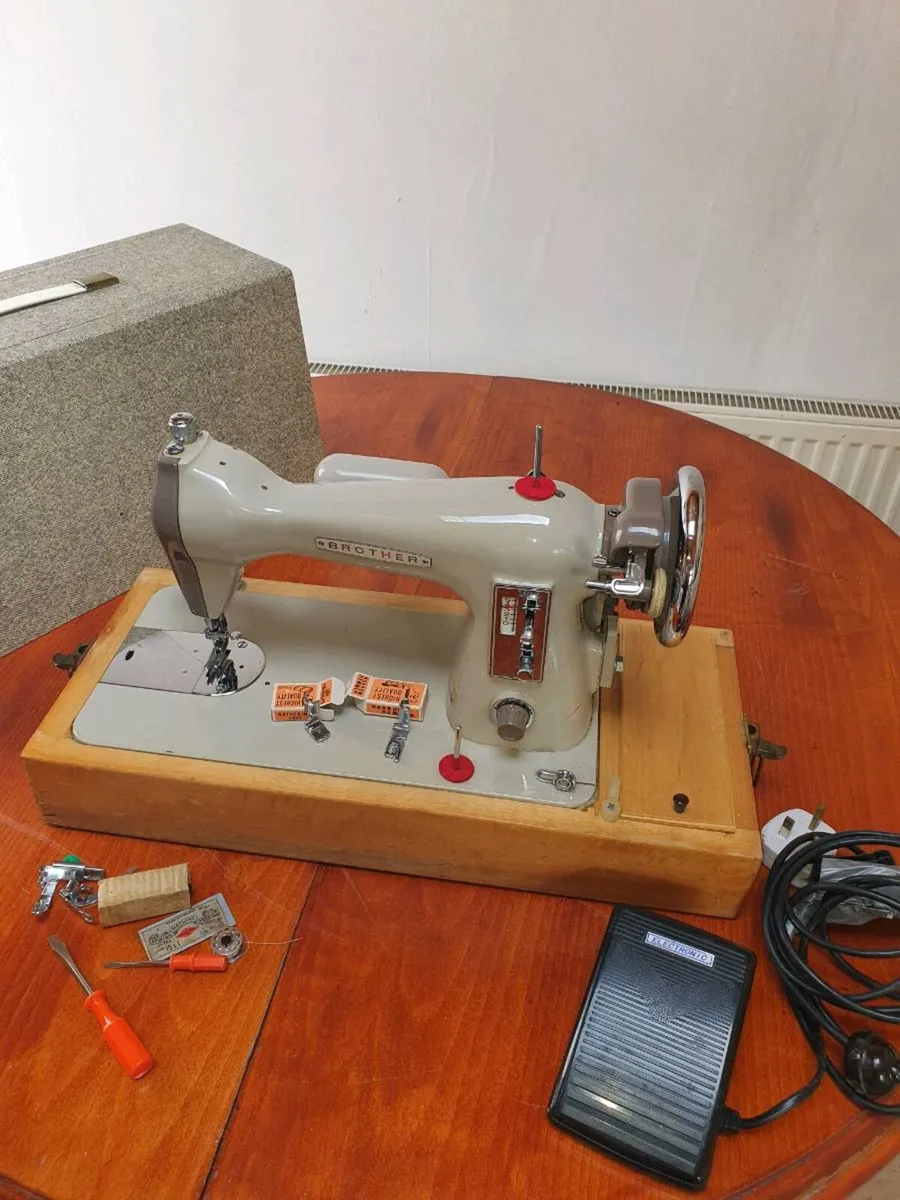 Sewing machine - Image 3