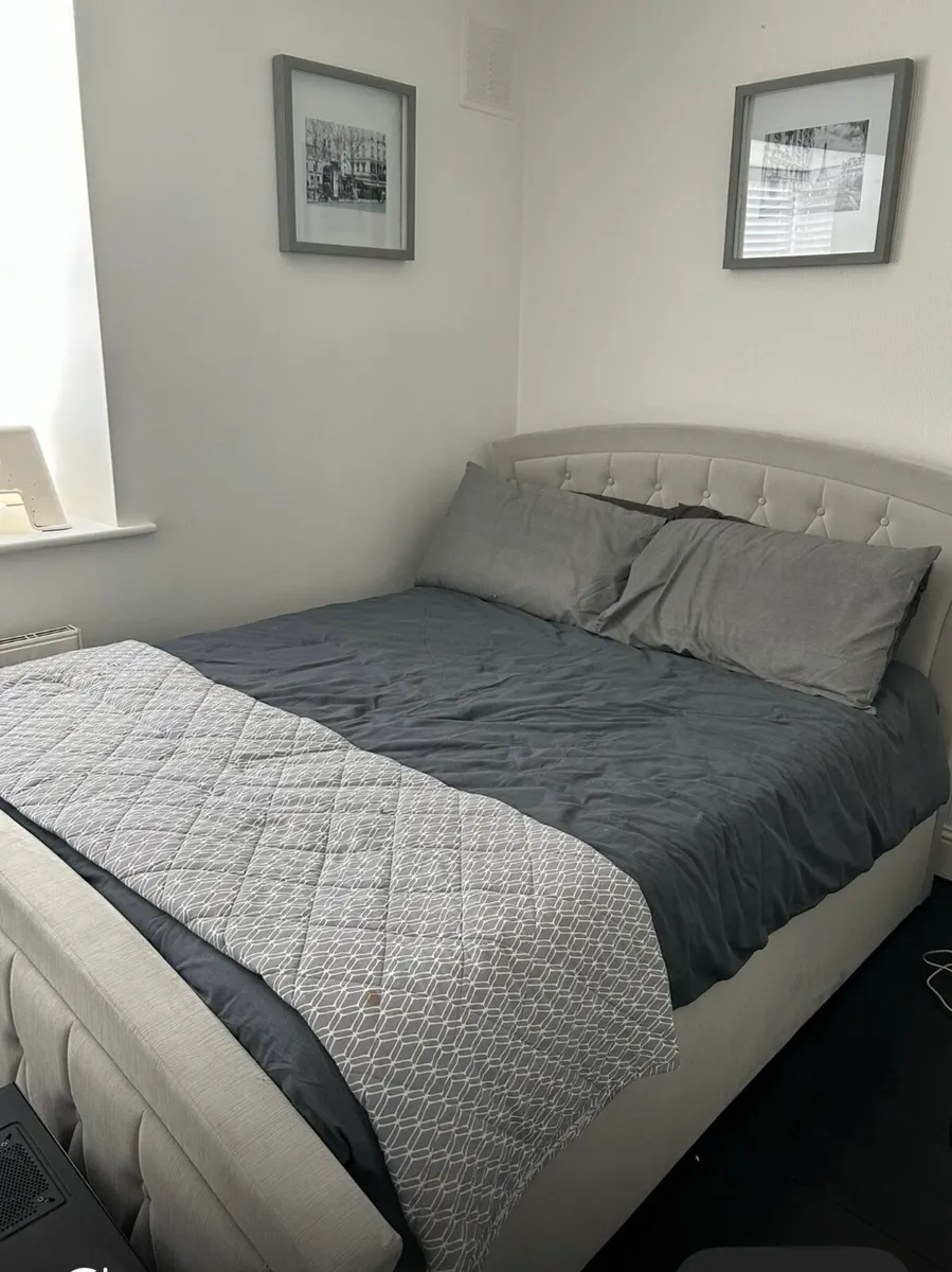 Bed frame and mattress - Image 3