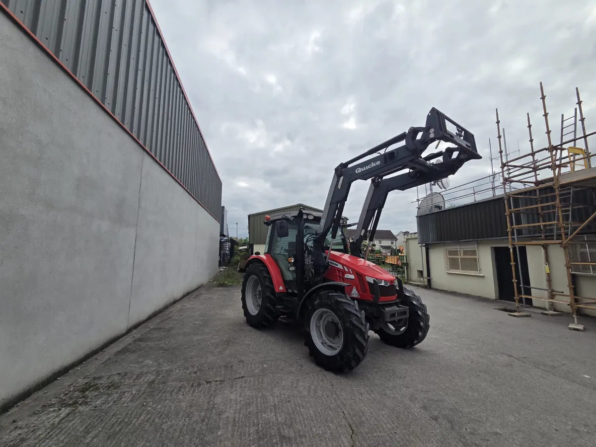 Massey Ferguson  2014  5712 - Image 2