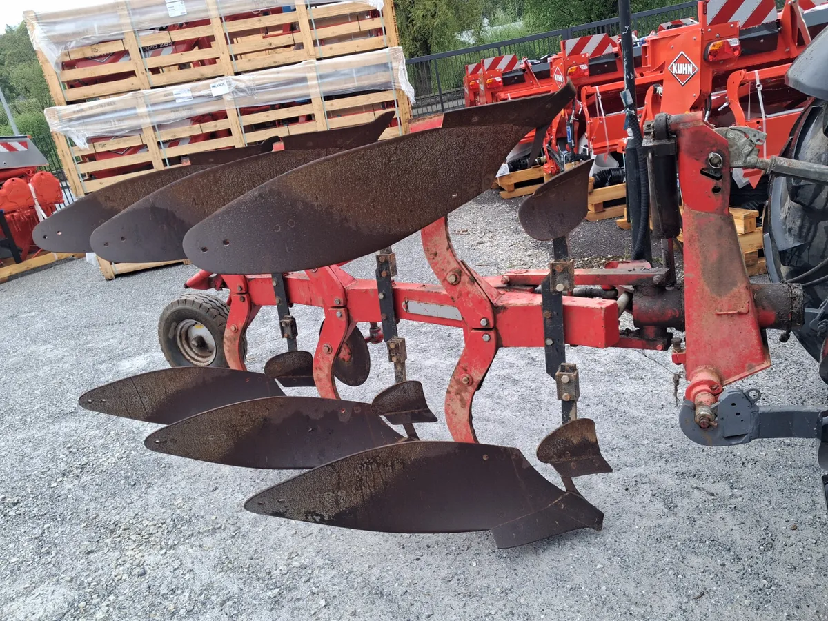 Massey Ferguson 715 Plough - Image 1