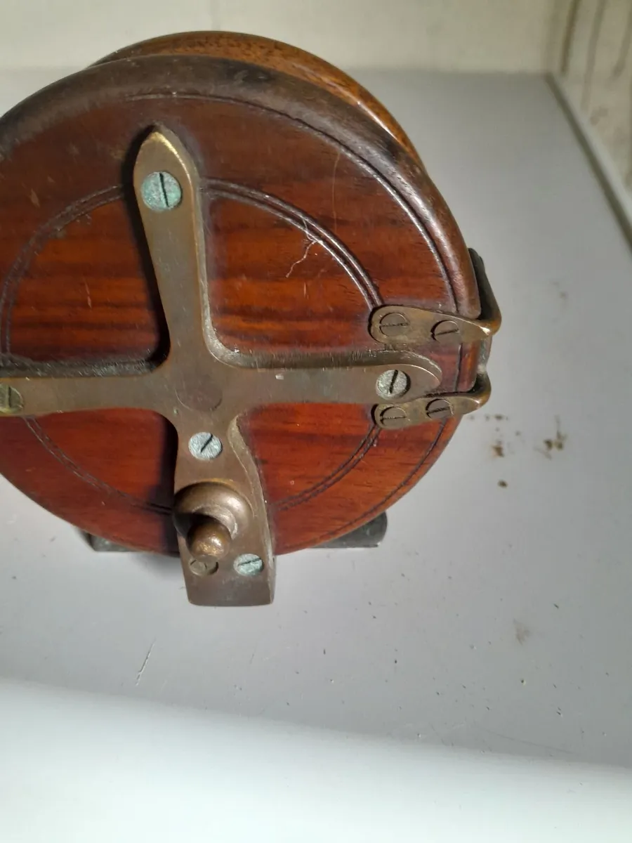Vintage wooden fishing  reel - Image 3