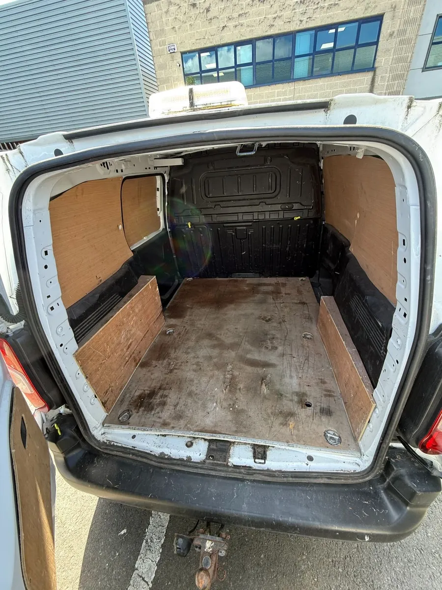 Opel Combo 2020 - Image 2