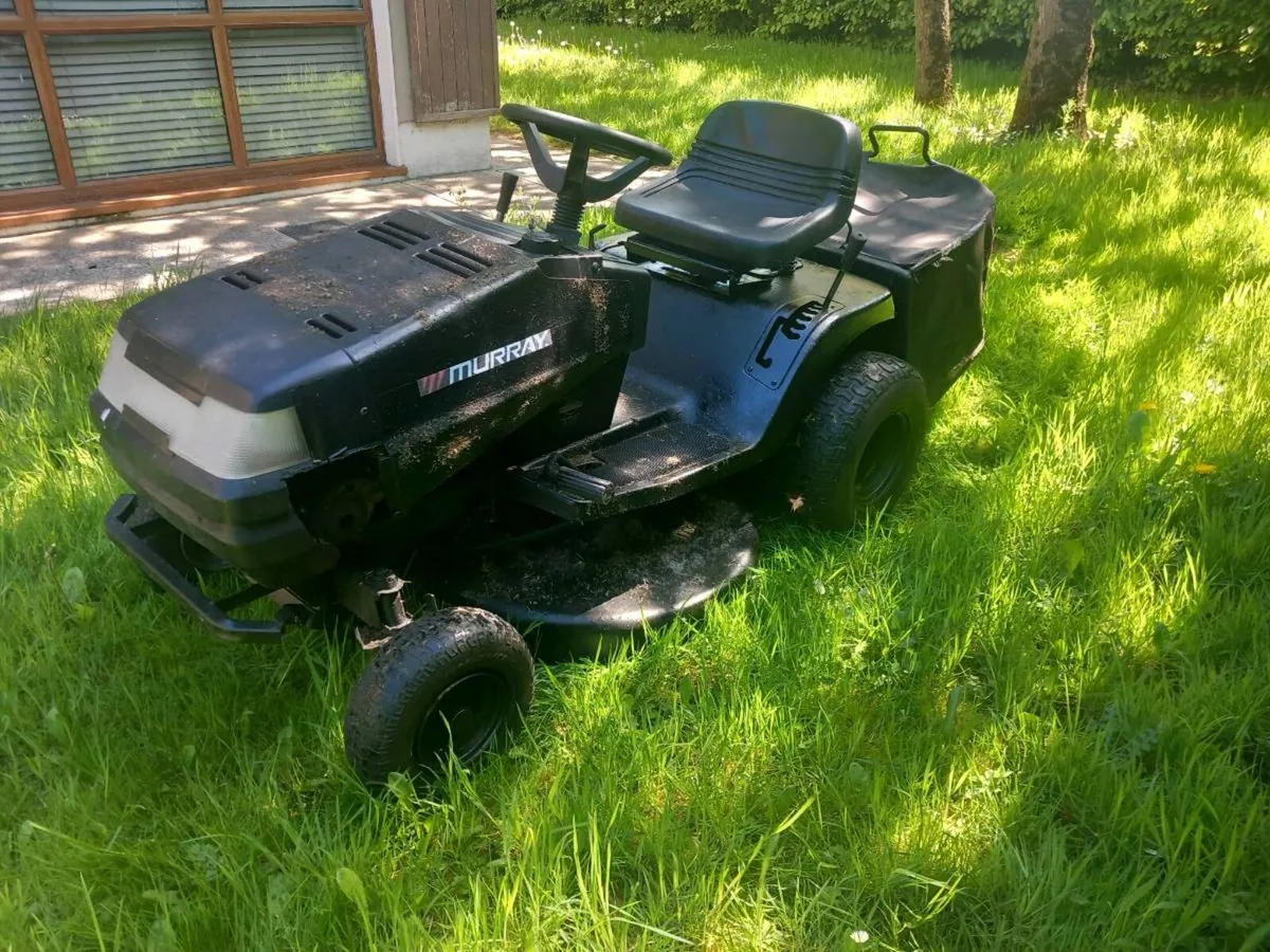 Ride on lawnmower - Image 1
