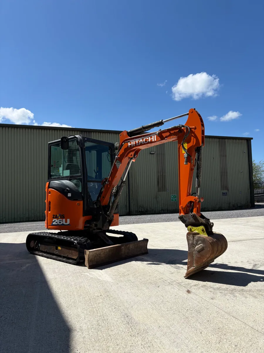 2020 Hitachi 26U - Image 4