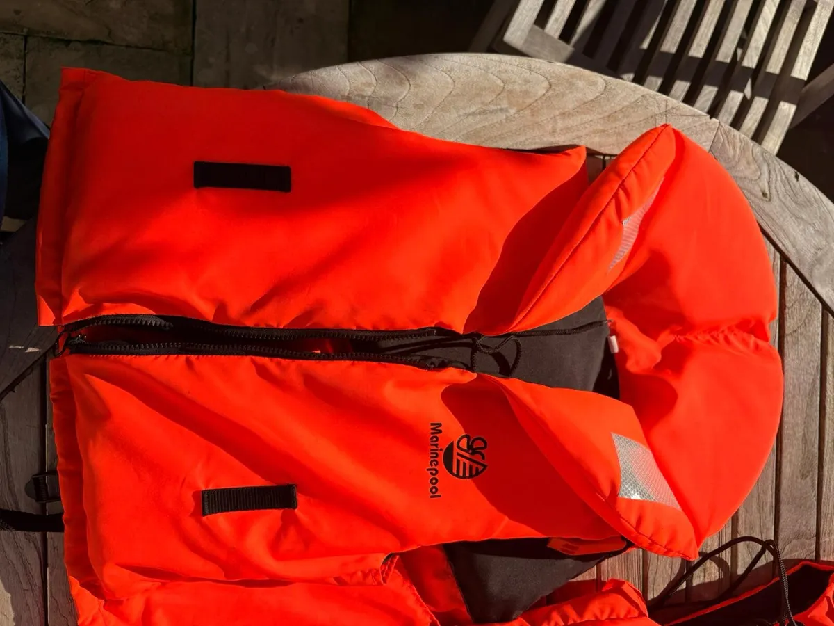 Life Jackets x 3 - Image 2