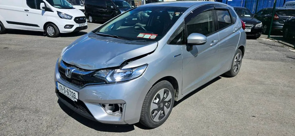 HONDA FIT JAZZ 2017 LIGHT FRONT DAMAGE - Image 3