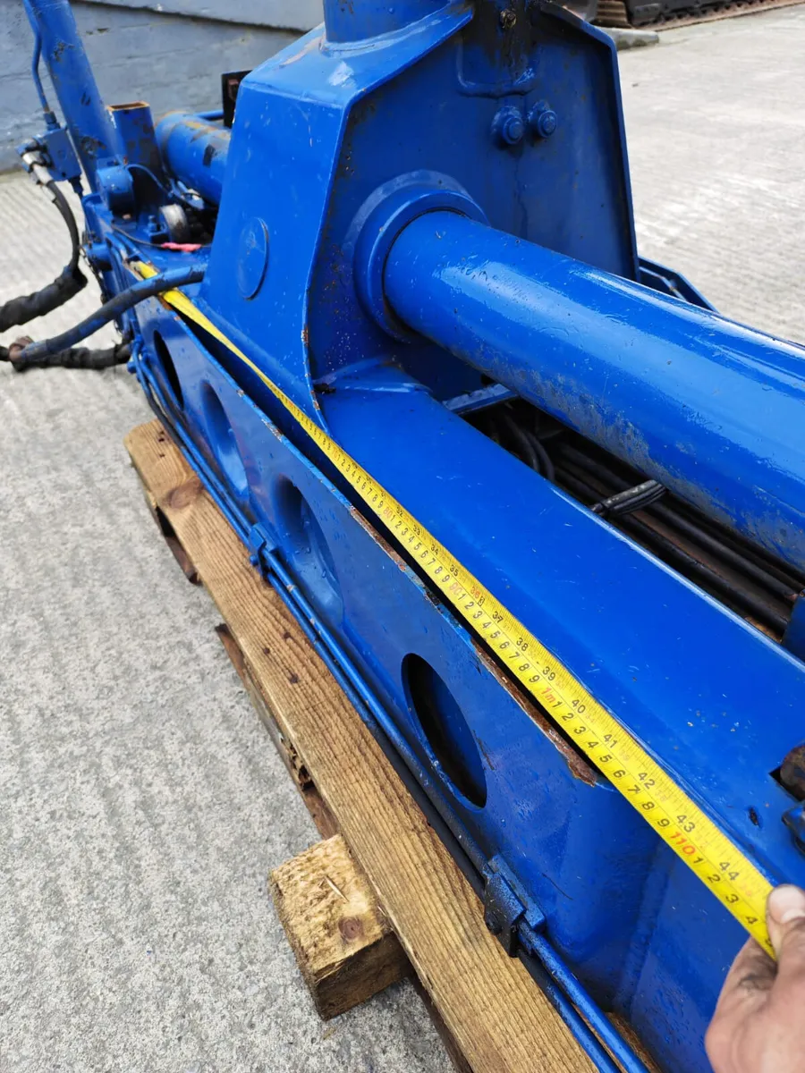 For Sale: PM Hydraulic Crane - Image 4