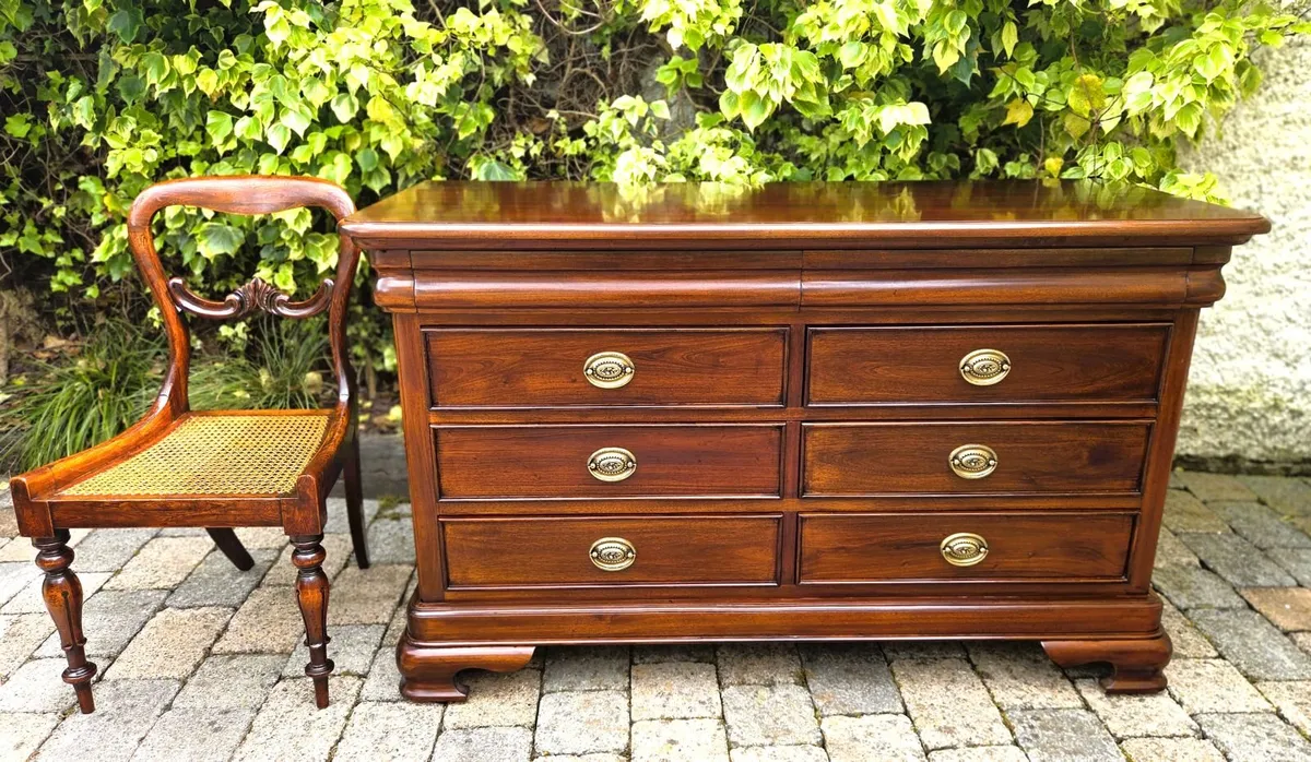 8 Drawer Mahogany Low Chest - Image 2