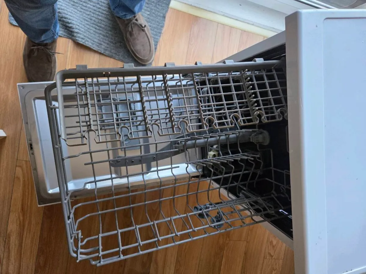 Dishwasher - Image 4
