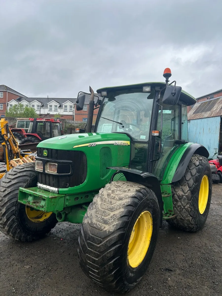 John Deere 5720 - Image 1