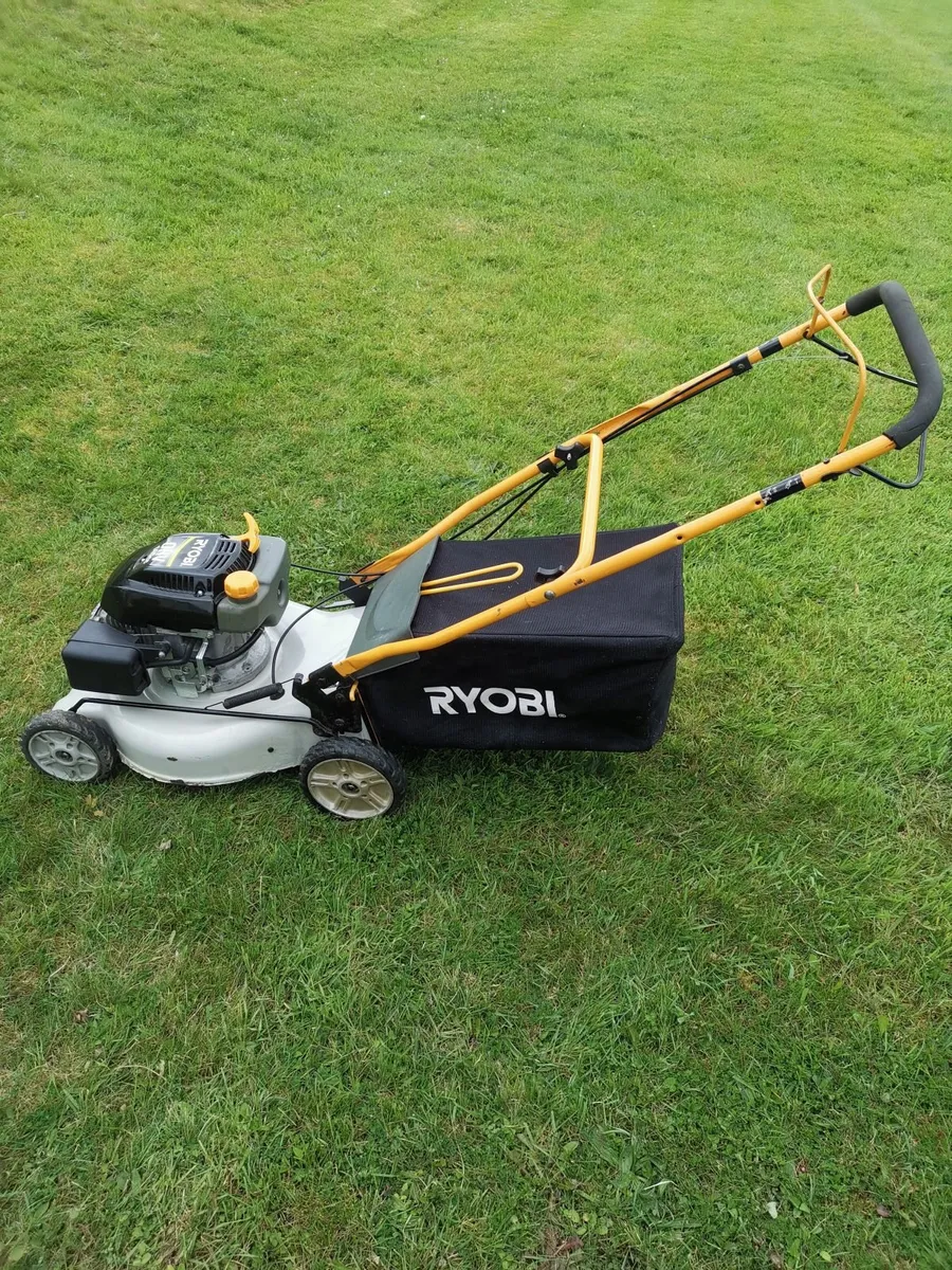 For sale 18" self dr mower - Image 3