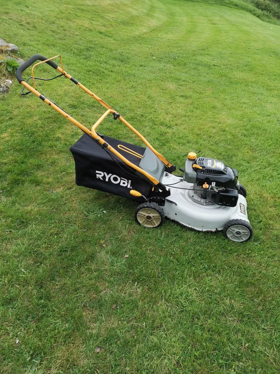 For sale 18" self dr mower - Image 2