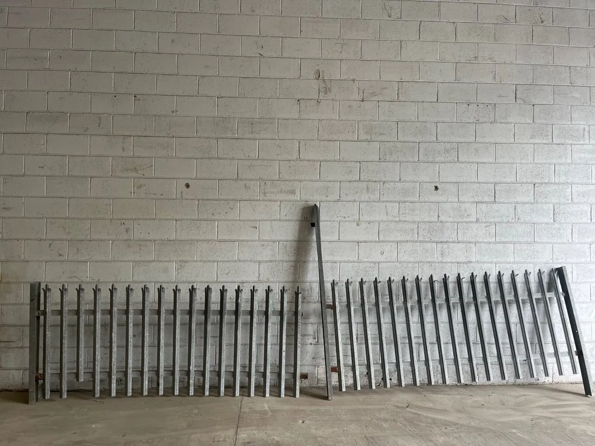 Security fencing - Image 2