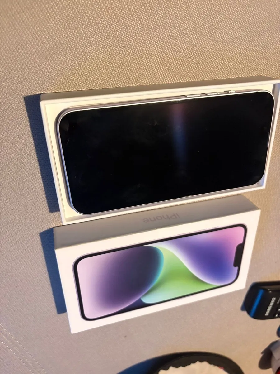 iPhone - Image 1